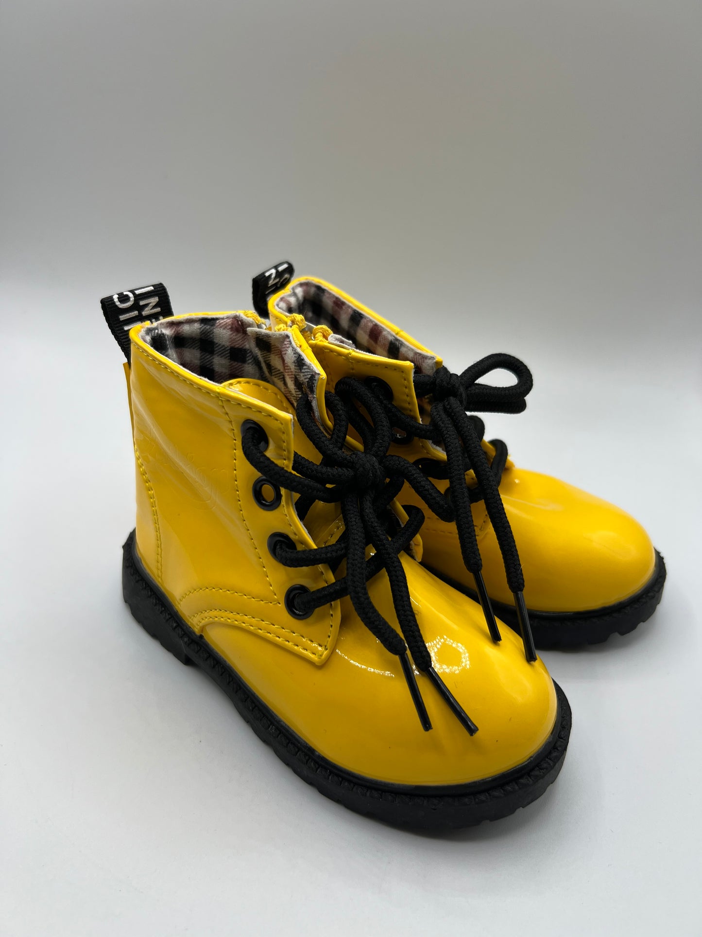 Childrens' boots