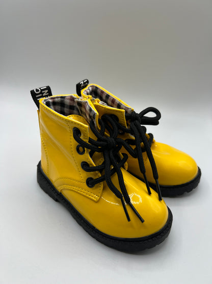 Childrens' boots
