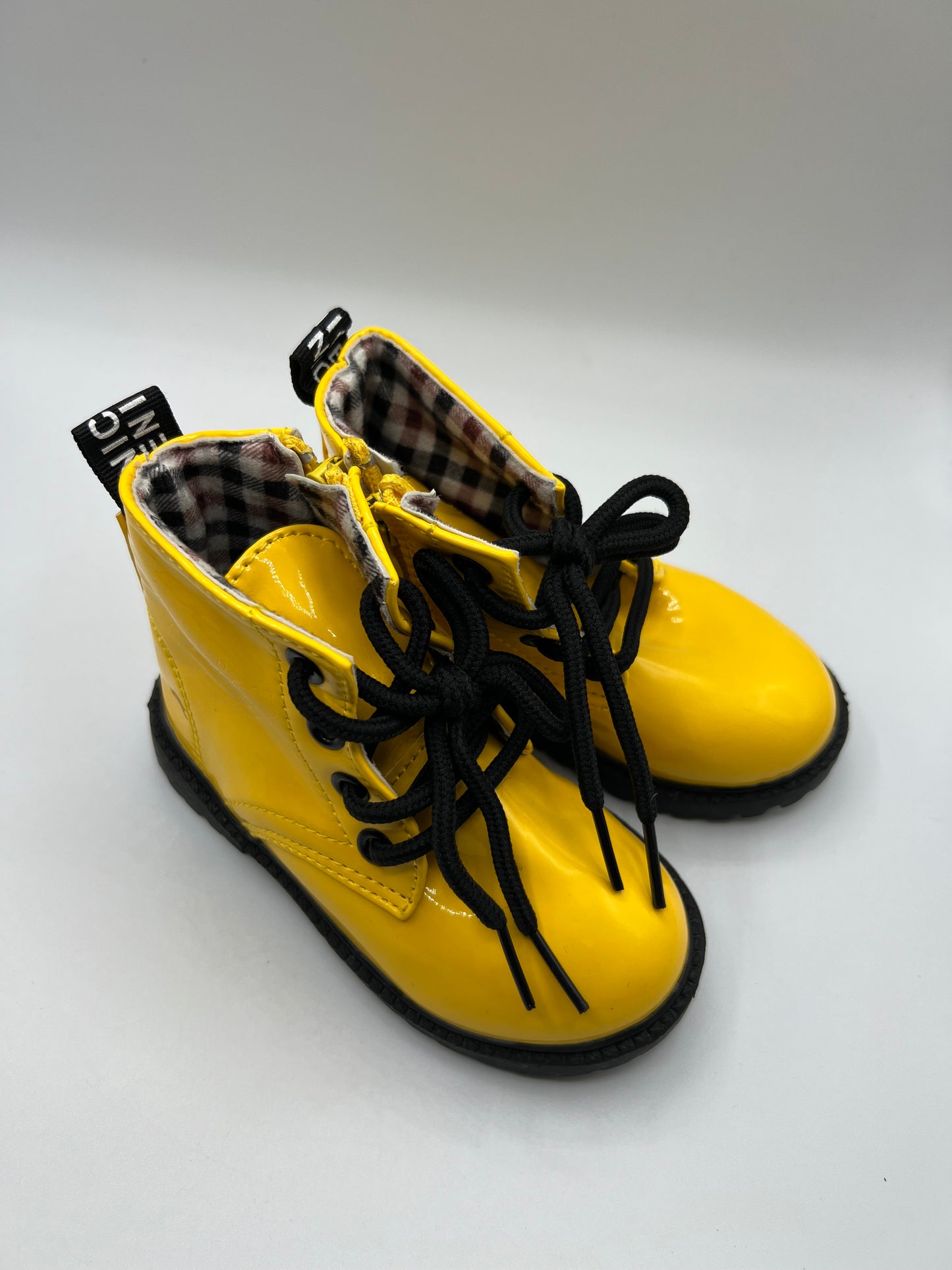 Childrens' boots