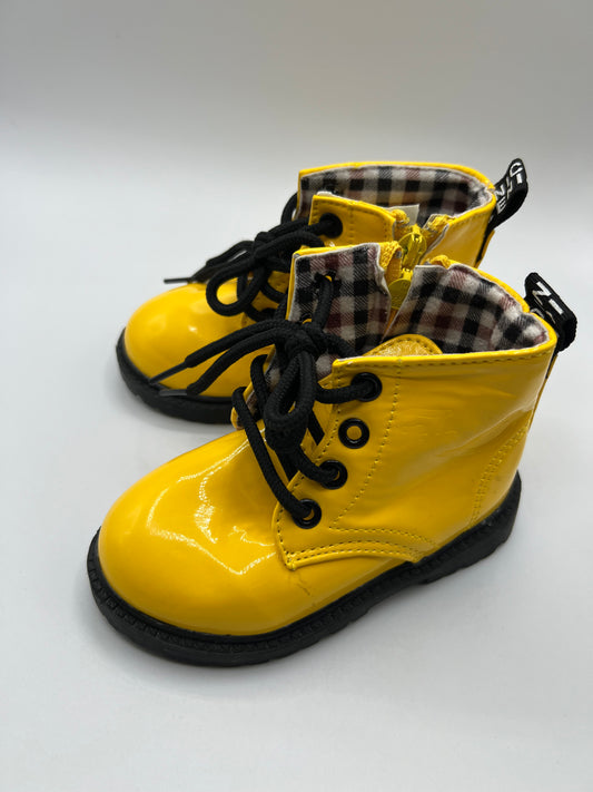 Childrens' boots